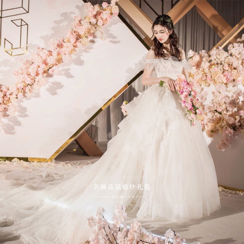 婚纱礼服2019新款夏拖尾公主梦幻欧美新娘《雪鸢》一字肩森系婚纱|msdalam kategori Butik wanita / wanita, perkahwinan/Cheongsam/pakaian, perkahwinan - dari Buy2taobao.com untuk memberikan perkhidmatan ejen Taobao profesional membeli