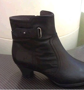 专柜正品BATA拔佳女鞋19新秋款女靴中跟粗跟真皮短靴子AWD63