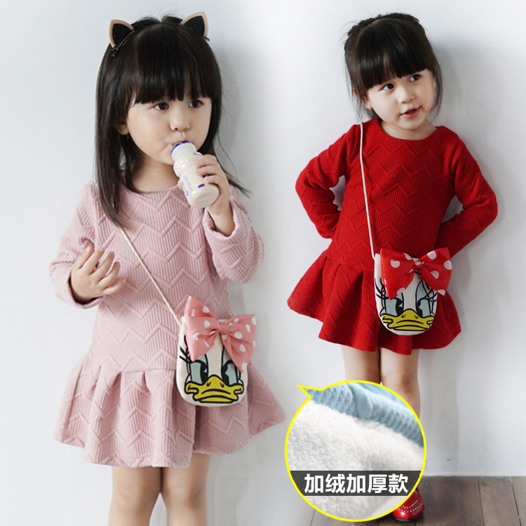 أطفال 2015 الخريف و الشتاء ملابس لل حقيبة الفتيات الأطفال الكرتون طفل بطة زائد المخمل السميك فستان بأكمام طويلة في فصل الشتاء الطفل