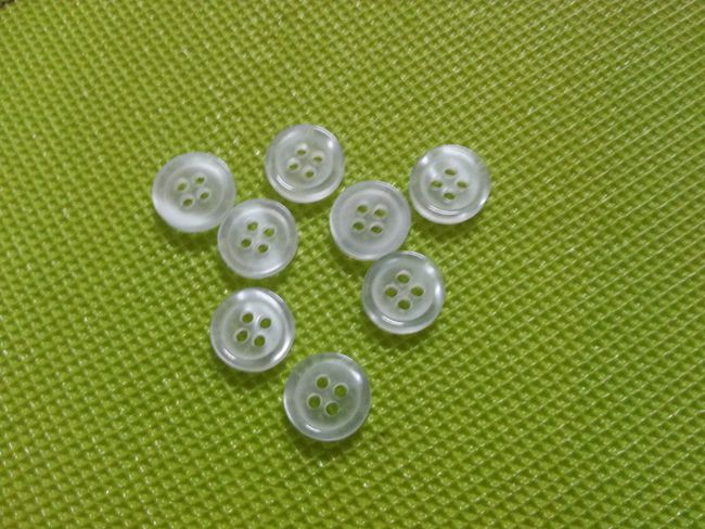 10MM白色透明四眼衬衣纽扣