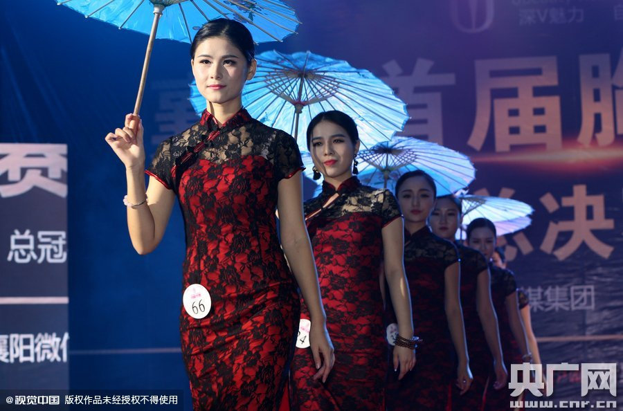 新式旗袍年会夜上海广场舞走秀旗袍长款红蓝色蕾丝大码演出服
