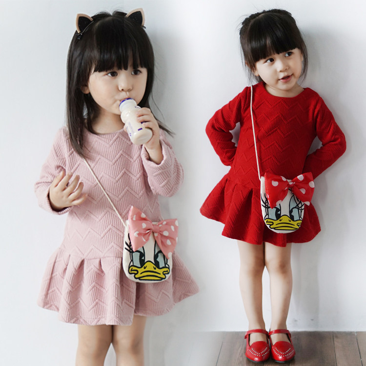 أطفال 2015 الخريف و الشتاء ملابس لل حقيبة الفتيات الأطفال الكرتون طفل بطة زائد المخمل السميك فستان بأكمام طويلة في فصل الشتاء الطفل