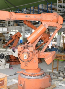 ABB机械手4400和6400 分别为60公斤和120公斤