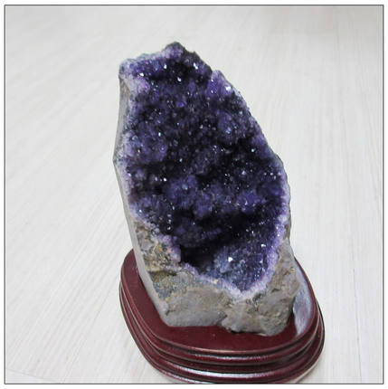 优美乌拉圭紫晶片摆件：晶体细腻 晶花漂亮 晶体闪亮 原汁原味