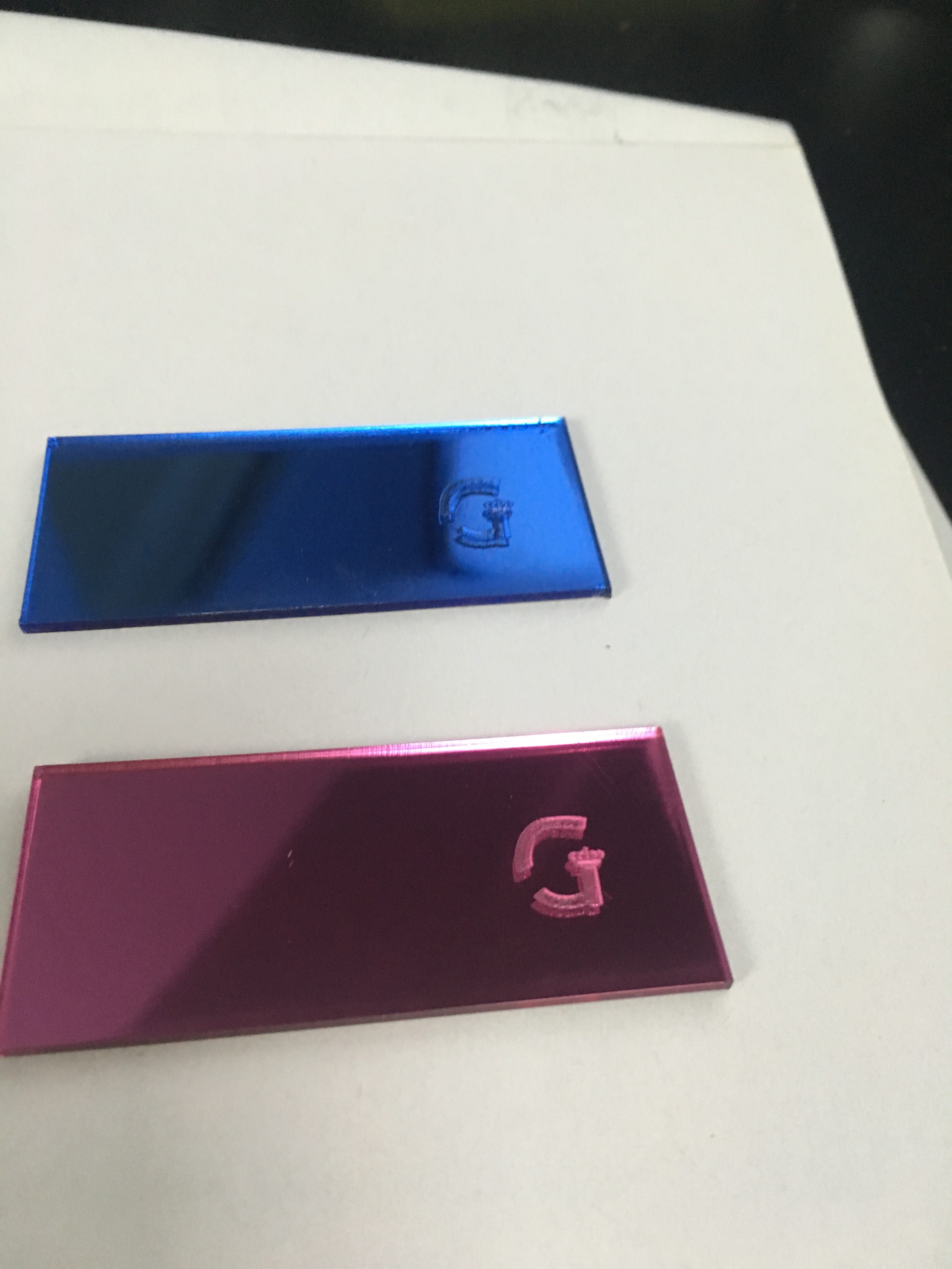 亚克力镜片 有机玻璃镜片 吊牌加工 方块 圆型 打孔 切割 1 2 3mm图片