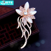 Crystal brooch, female Japanese and Korean version of the high-end fashion brooch pin clasp Jewelry Accessories scarf buckle shoulder buckle