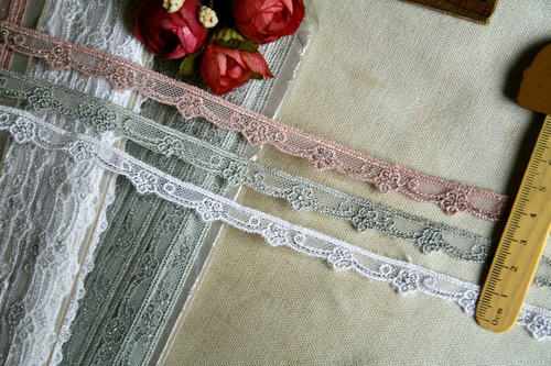 149D  客供 3色入 银线网底丝线绣蕾丝小花边10mm宽 1.5元1米