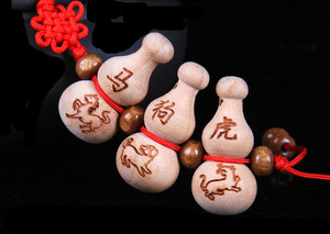 属狗马虎生肖三合贵人手机链挂饰桃木生肖葫芦吊坠挂件平安包挂饰