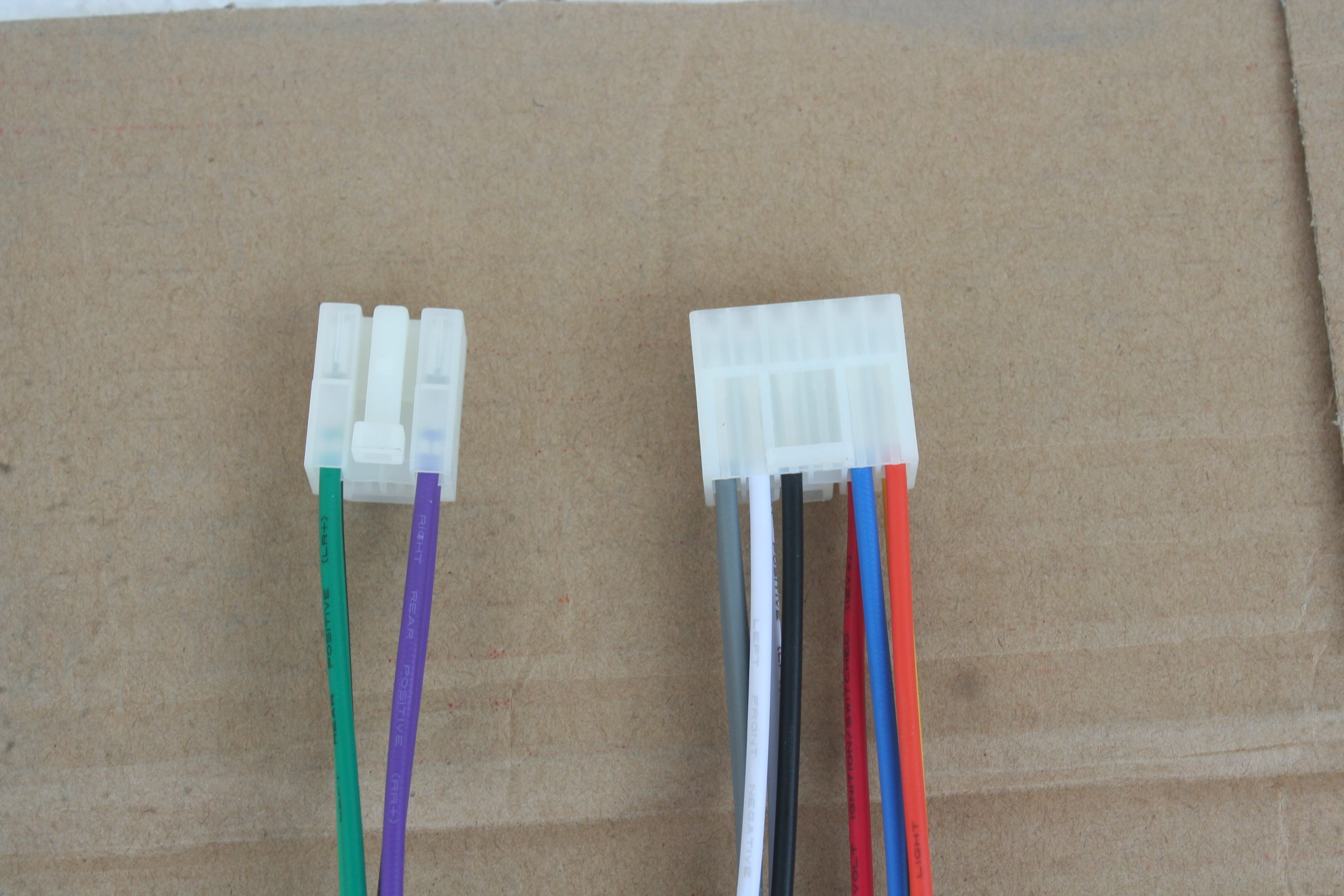 适用丰田凯美瑞RAV4花冠锐志卡罗拉比亚迪F3汽车音响插头尾线