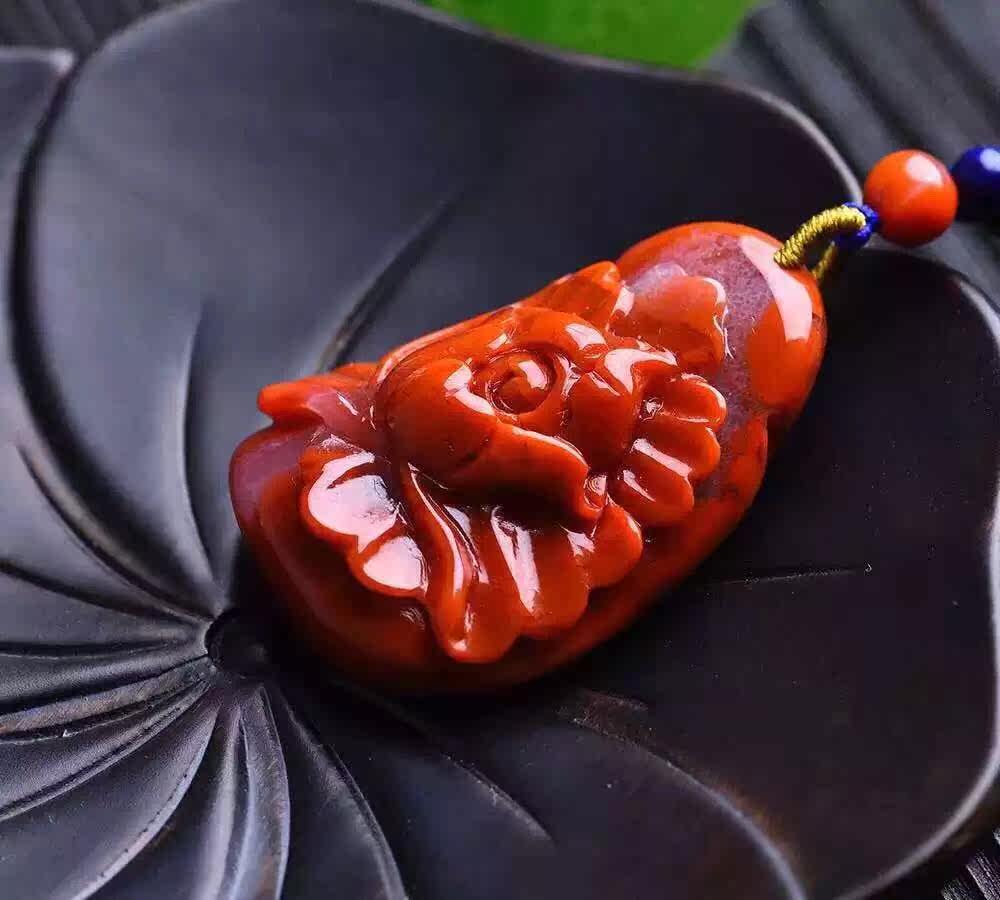天然南红玛瑙吊坠  富贵牡丹精雕  一物一图 包邮