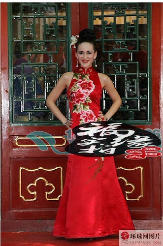 牡丹绣花中式结婚礼服 削肩鱼尾新娘旗袍礼服 高级定制　重磅真丝