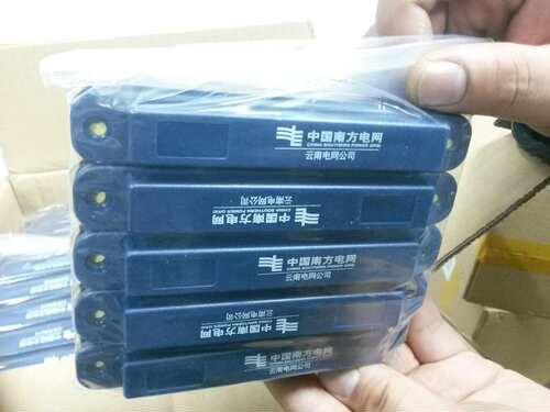 ●标签尺寸:125*21*12.5（mm）
●天线尺寸:52X15mm
标签简况
● 天线材料 铜
● 基材材料 PET