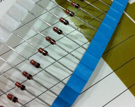 原装全新进口NEC RD8.2E B1 B2 B3 稳压二极管0.5W 8.2V 8V2