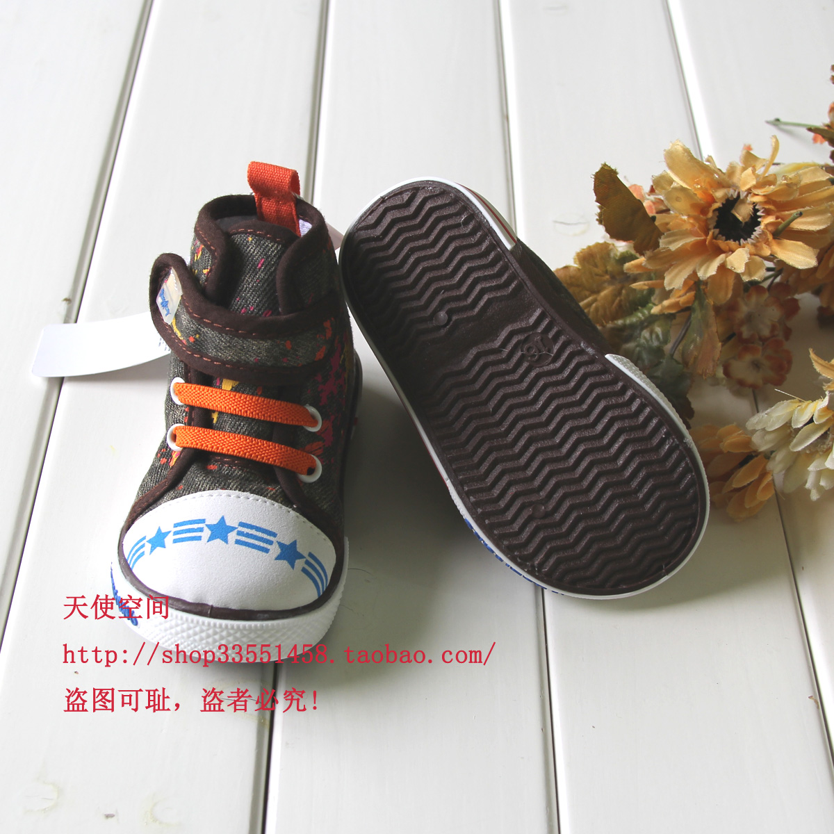 小高帮设计，时尚简洁，颜色耐脏，男女都可以穿哦！