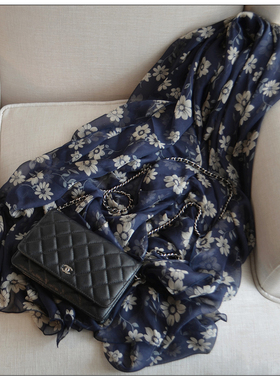 杭州真丝围巾蓝色雏菊文艺范丝巾女长款桑蚕丝围巾薄披肩高档礼物