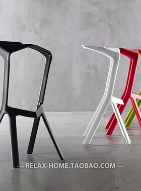 简约创意酒吧设计师高脚吧椅鲨鱼嘴椅子咖啡厅奶茶店叠放户外凳子