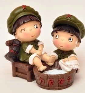 洗脚军装革命小兵婚庆汽车摆件