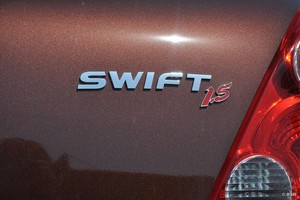 适配长安铃木雨燕SWIFT字标车标 铃木雨燕车标 车贴标识 原装正品