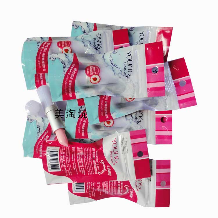 盈色维他命E滋养修护润唇膏士多啤梨防脱皮滋润唇部 YOUNG 唇膏