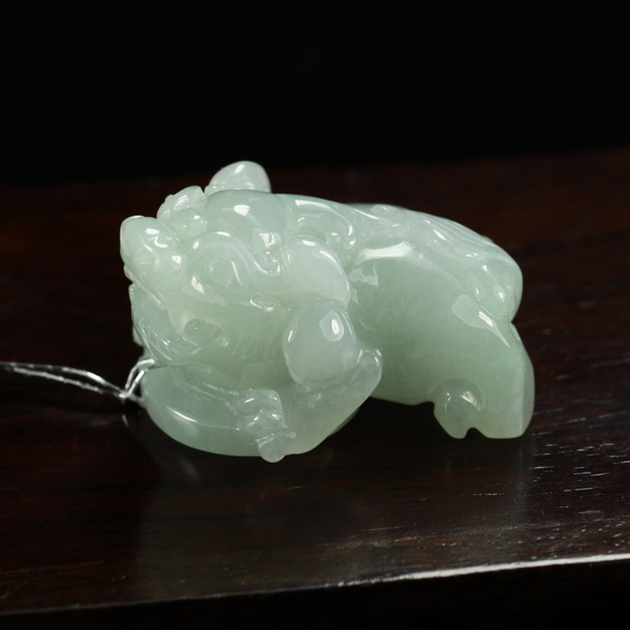 冰糯种浅绿色貔貅翡翠玉