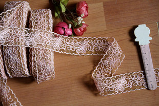 235D特价 客供 桂圆黄网底夕粉丝线绣双边蕾丝花边3cm宽2.5元1米