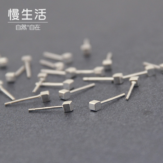 男士简约风几何方形防过敏银耳钉