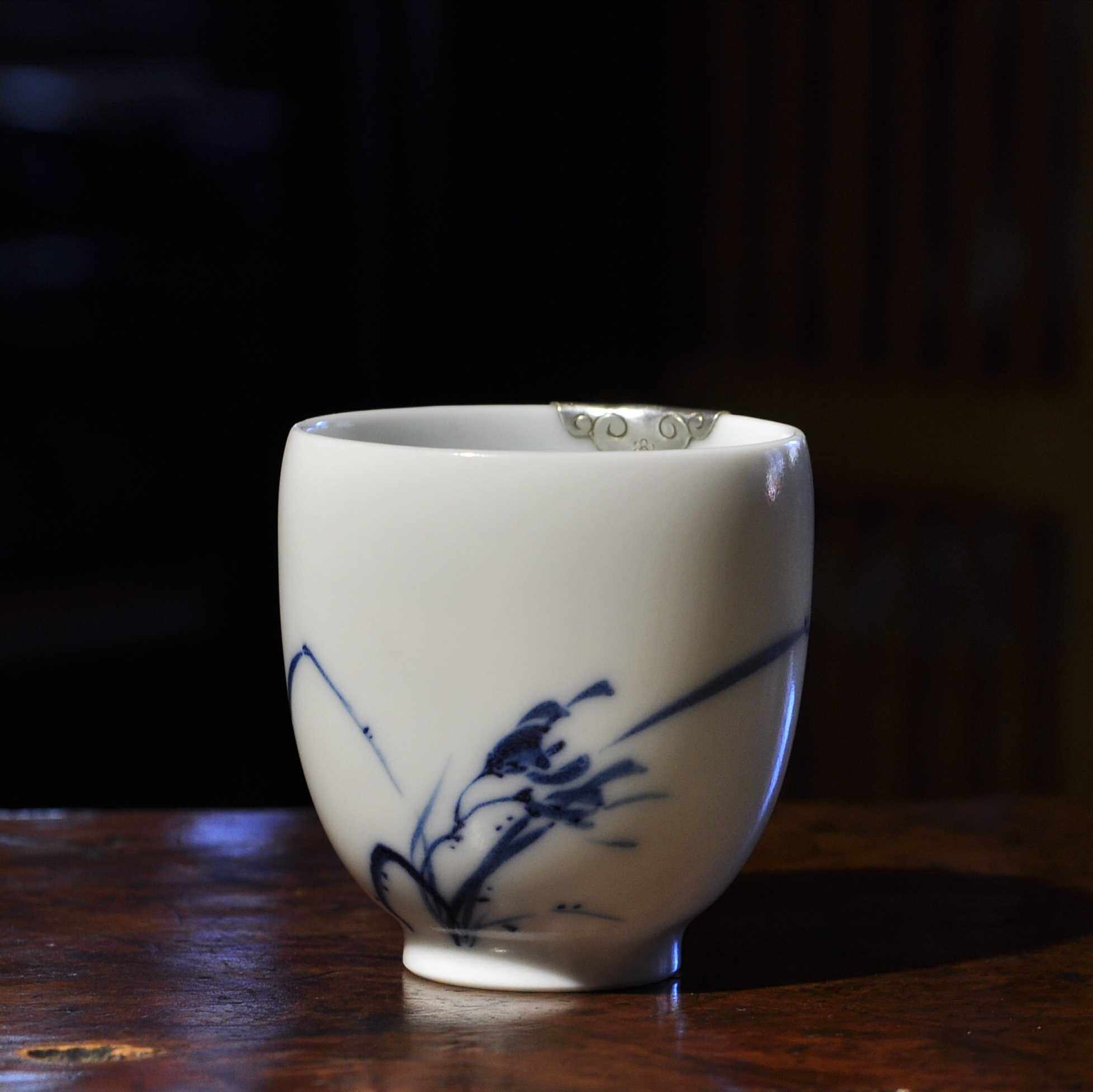 台湾刘钦莹老师早期茶杯手工老石桥瓷胎青花兰花高杯景德镇修复