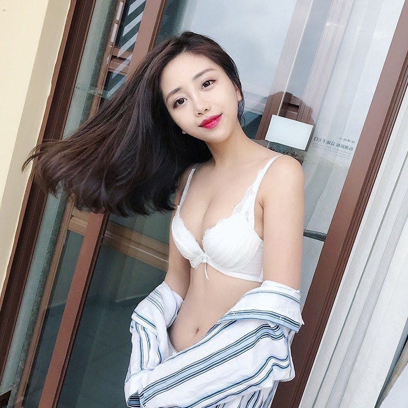 深V性感聚攏小胸加厚白色內衣 少女蕾絲有鋼圈調整型胸罩文胸套裝在類目 女士內衣/男士內衣/家居服, 文胸中 - 來自Buy2taobao.com提供專業的淘寶代購服務