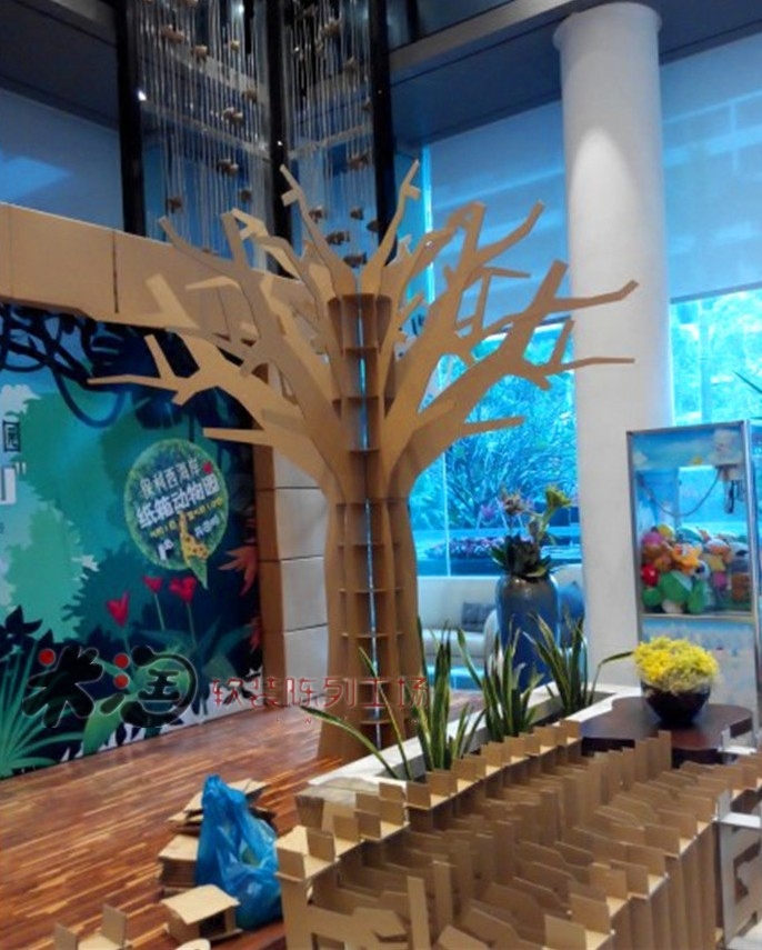 圣诞节圣诞树装饰绿树许愿树许愿卡瓦楞纸树橱窗装饰道具场景布置