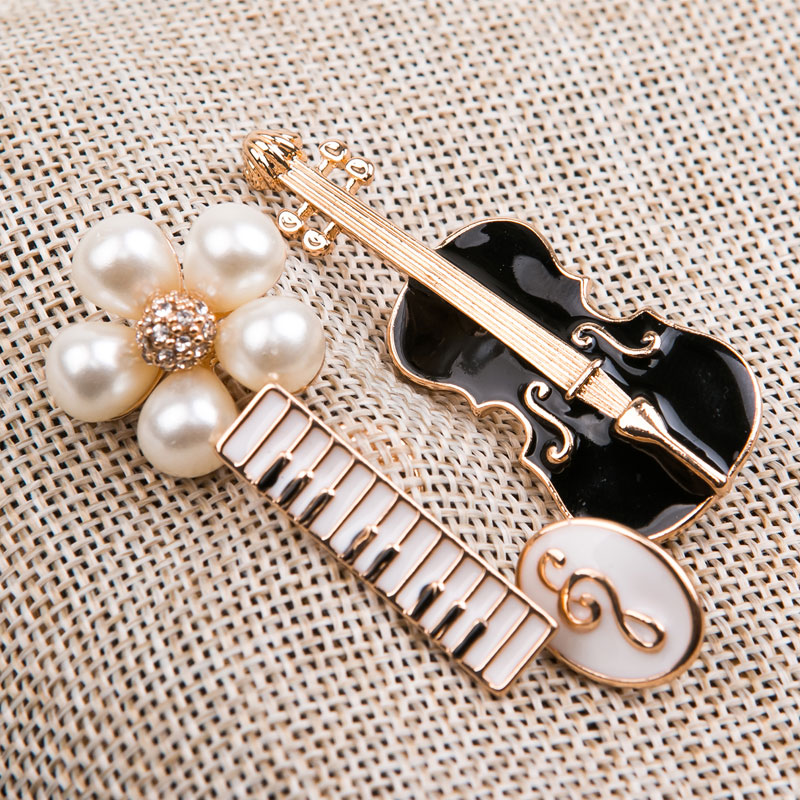 Broche en autre - Ref 1187102 Image 1