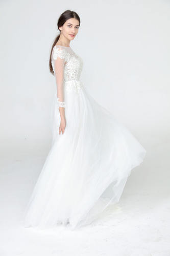 谷裘最新款飘逸蕾丝珠钻婚纱礼服定制上海独立设计师实体店有样衣