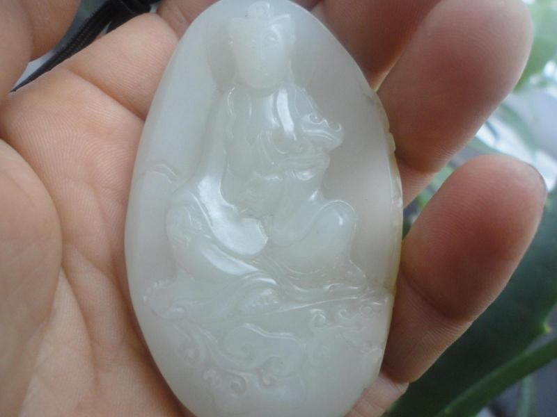 和田玉白玉籽料观音手把件新疆籽玉原石雕刻真皮玉牌玉佩挂件玉坠
