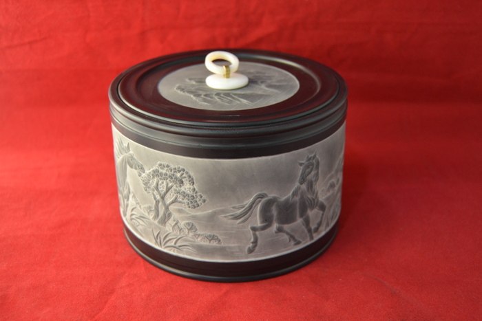 特价包邮 精品蟋蟀盆 骏马 苏州盆 南盆大师沈世南制 雕刻 蛐蛐罐