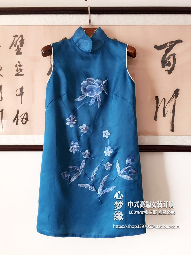 0绣花无袖立领改良直排连衣裙