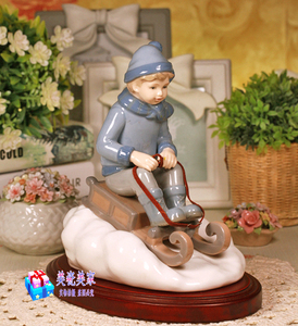 外贸英国陶瓷独特瓷偶欧式人物桌面摆件生日雅致礼品 滑雪车男孩