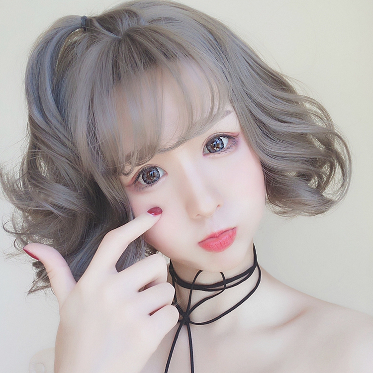 软妹风女装大佬修脸短卷发