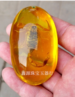 仿古波罗的海琥珀手把件蝴蝶吊坠