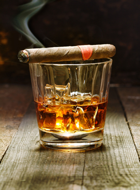 酒吧挂画雪茄与冰块洋酒休闲吧娱乐场所雪茄吧装饰画挂画X1502C