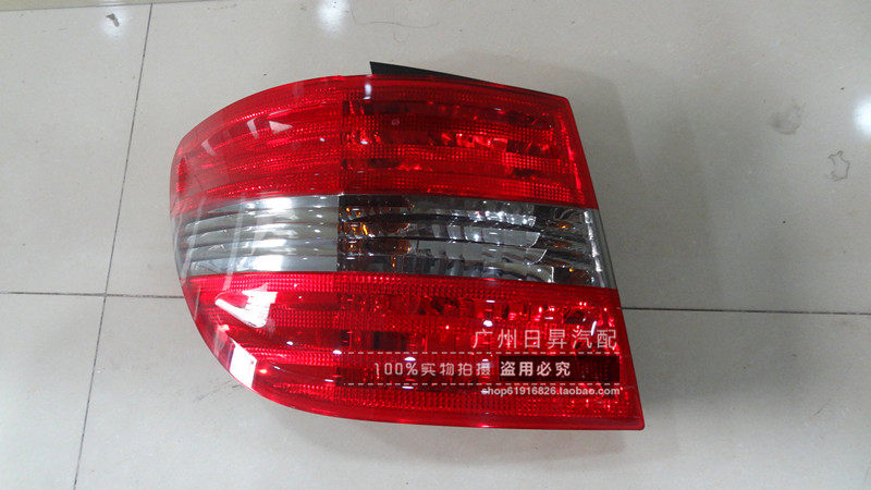 B200B180B160后尾灯半总成