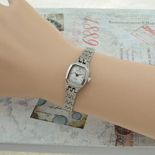 海达手表 小巧方形迷你女表银色粉色盘简单石英表库存全新