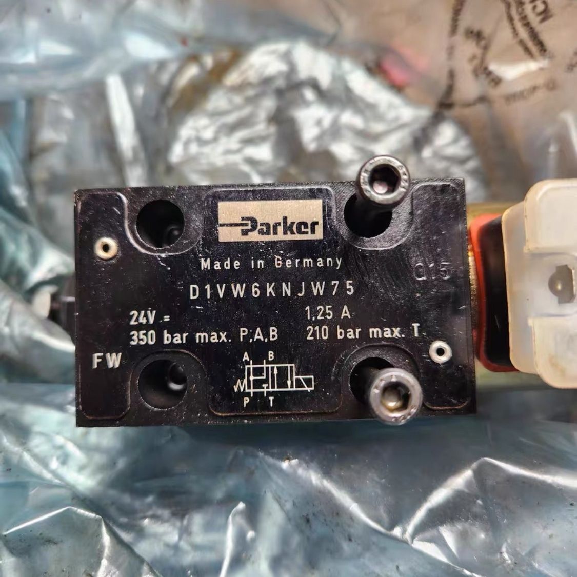 议价德国进口Parker D1VW6KNJW75-24V电磁阀
