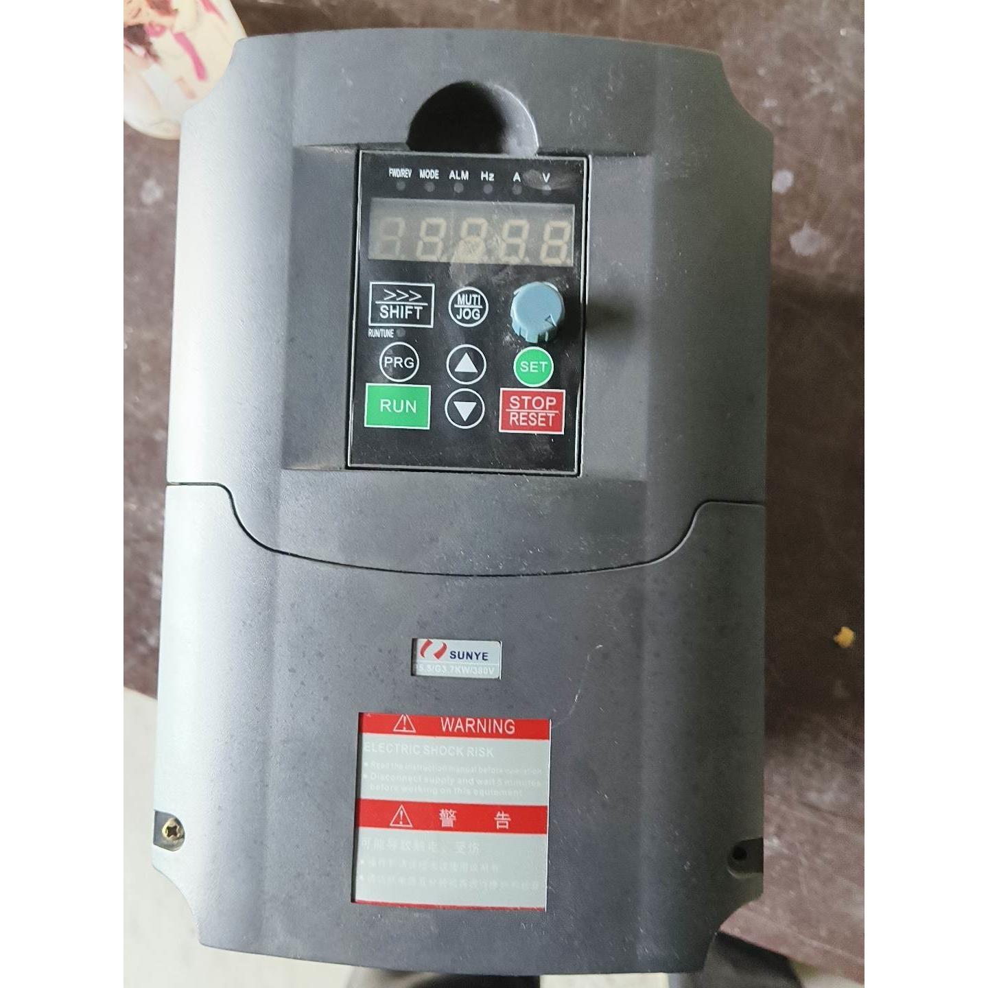 议价日业变频器SY5200-G4R0/P5R5，5、5KW