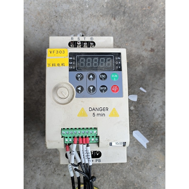 议价1.5KW变频器，300F-T4-01R5-BA