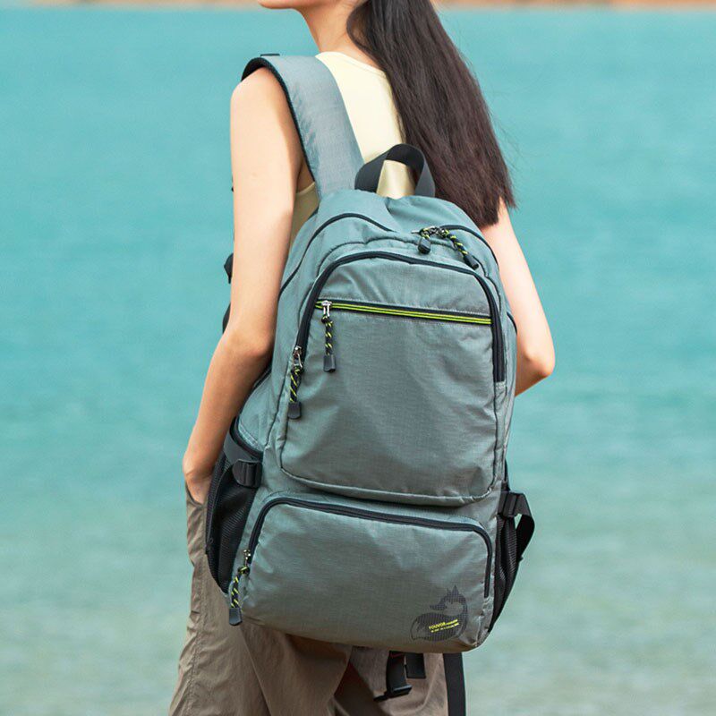 户外超大双肩包女运动帆布背包春季大学生书包休闲轻便尼龙旅行包