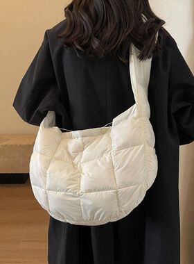 包包女2024时尚流行百搭糖果色单肩腋下手提包褶S皱迷你云朵棉服
