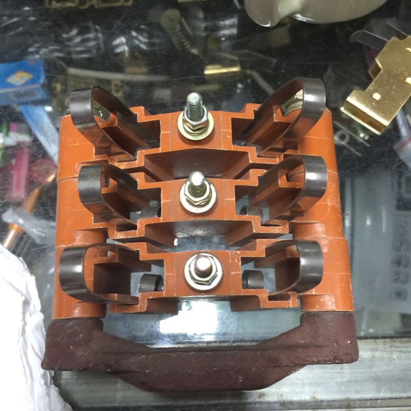 三组 3路玻璃钢碳刷总称 8*12 12.5*32 10*25玻璃钢碳刷架 压簧