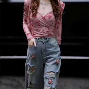 2023年夏季时髦套装女花朵刺绣破洞牛仔裤+开衫v领吊带上衣两件套