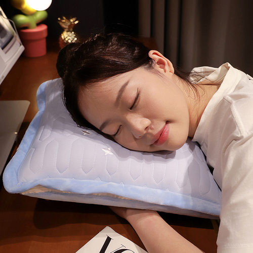 冰丝抱枕被子两用汽车靠枕折叠空调被毯子二合一办公室午睡枕夏季