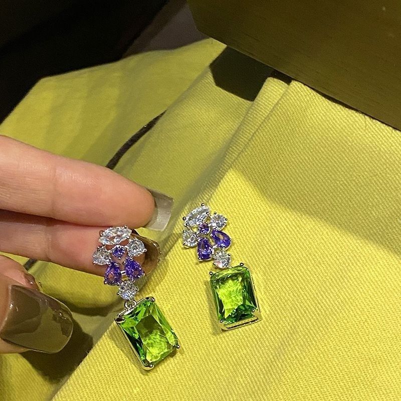 绿方钻高级感耳环简约耳饰夸张镶绿钻气质时髦甜美百搭显脸瘦耳坠