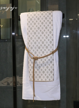 样板间卫生间浴室淋浴房装饰浴巾方巾套装洗手台马桶卫浴设计摆件